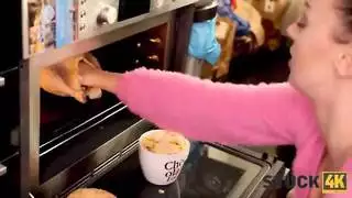 اولاد يشرحون لبس ها و هي نايمة و ما تعرف