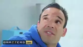 زوجة الأب الشقية تأخذ قضيب ابن زوجها الصلب بعمق في مهبلها