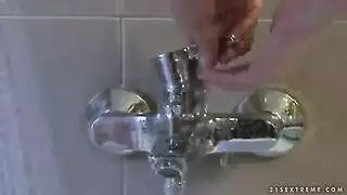 لقاء حمام مبلط يشعل رغبات بابا المحرمة