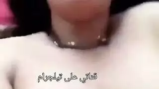 شيميل تواقة للشرج تتلقى ضربات من قضيب وحشي