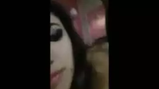 مراهقة إماراتية تمارس جنسًا صعبًا مع سائقها في المقعد الخلفي