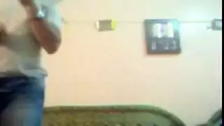 ليلى اللبوة الجنسية تحب القبلات الساخنة، عرض الجسد، وضخ كسها بشهوة