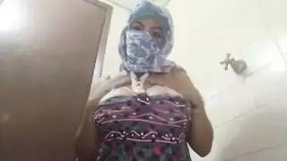 سعودية من شيخ سعودية في كسها المشعر