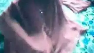 الاخت السكرانه نائمه في الغرفه