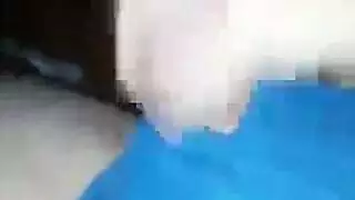 جلسة صالة رياضية إباحية: عاهرتان تمتلئان من قبل مدرب شخصي مفتول العضلات