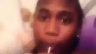 عبادة الثدي ومشهد القذف النهائي على أثدائها الطبيعية الضخمة