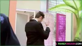 رجل ينيك رجل نائم