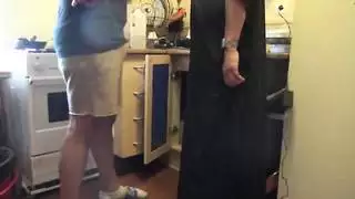 إباحية دياثة عربية: زوجة لندن تُضاجع بينما الزوج يصور