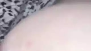 لعب طعام صريح: بيتزا وآيس كريم يخنقان فرج مراهقة