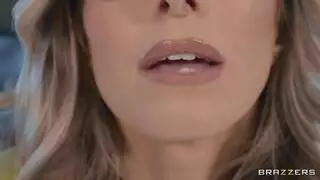 جنس خام وعدواني مع أم مثيرة ذات أثداء كبيرة