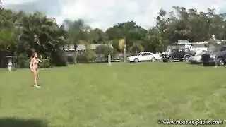 الفاتنة كوري تشيس تأخذ عضوي حيوانين في ثلاثي وحشي