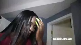 شعر عربي يمارس الجنس مع جسدها الشوكولاتي في فيلم إباحي جامح