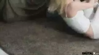 فتيات يغتصبوا فتاة غصب عنها