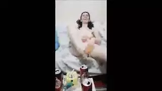 نيك قحبة مغربية لابسة جلابة والخمار اسود تتناك من عشيقها فوق سرير وكيصوره سري بدون علمها فضائح الجزائري في غرفة النوم وكيصوره مخفي