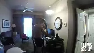 ام تختصب ابنها علي طيظو وهو نائم في السرير وهي نائمة على طيظها