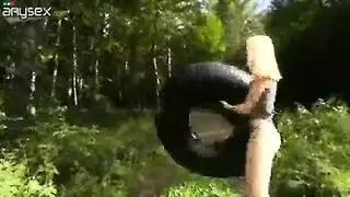 عاهرة متوحنة تعطيها بخشونة من الخلف للعملاء المشاغبين