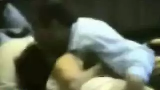 ينيكها وهي مرفوعة