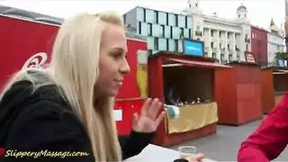 حلوات سودانيات يكتشفن أجساد بعض