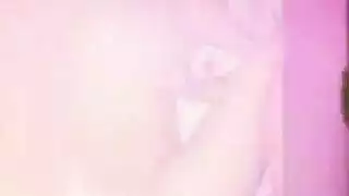 عذراء ضيقة تنشق بقضيب أسود كبير